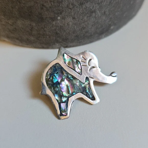Sterling Elephant Brooch with Abalone Inlay - Picture 2 of 7